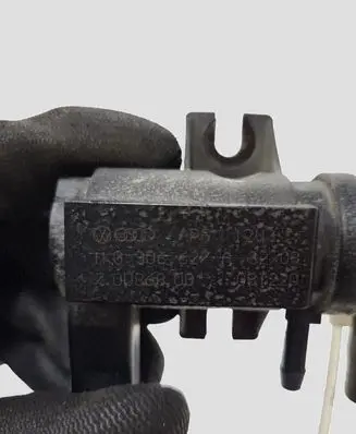 Volkswagen PASSAT B6 Turbo solenoid valve 1K0906627