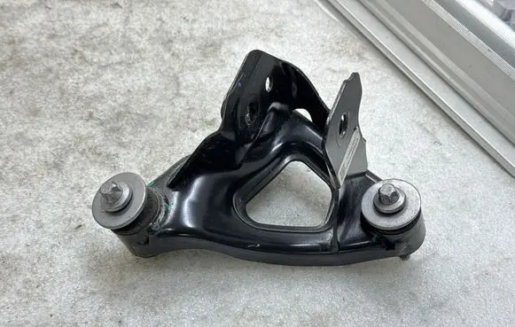 Tesla Model Y Engine mounting bracket 111023300C CFQ23198030915