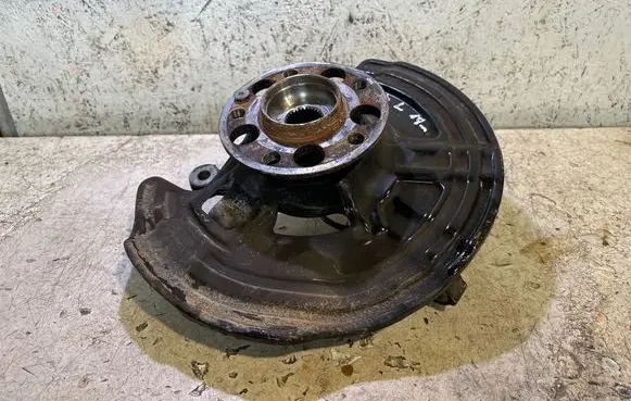 Mercedes-Benz GLA W156 Front wheel hub