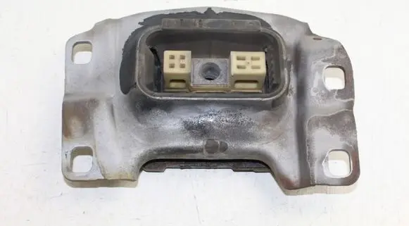 Ford C-MAX II Engine mount bracket V617M121