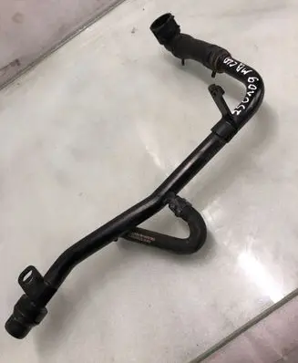 Mercedes-Benz CLA C117 X117 W117 Engine coolant pipe/hose A1332000452