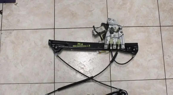 Mini Cooper Countryman R60 Front seatbelt
