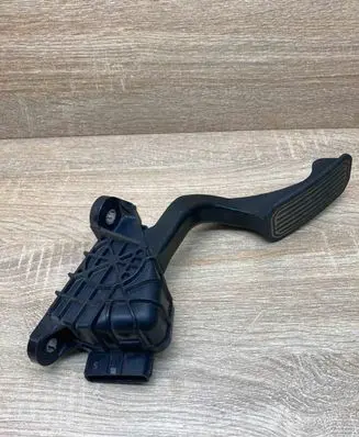 Toyota Prius (XW20) Accelerator throttle pedal 7812047050 1988003200