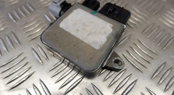 Tesla Model S Coolant fan relay 8282120280