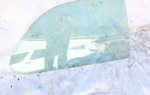 Mazda 121 SM Rear side window