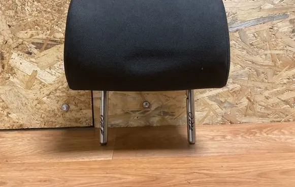 Volkswagen PASSAT B6 Rear seat headrest 