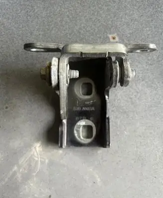 Opel Insignia A Front door upper hinge ES03A046574