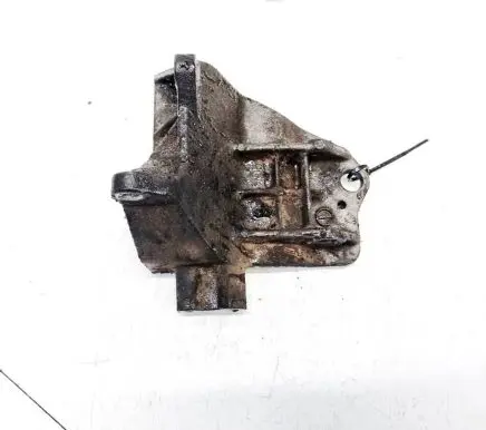 Subaru Legacy Engine mounting bracket