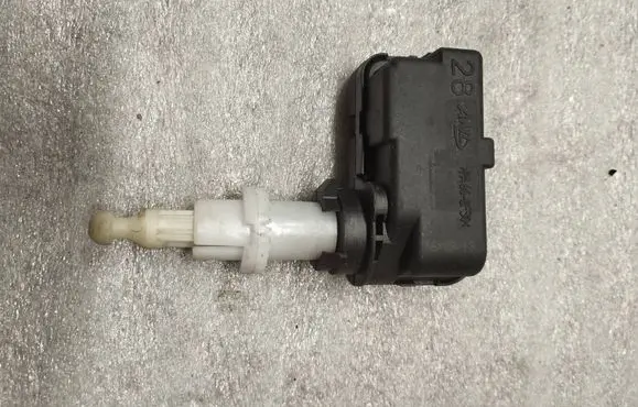 Volvo S60 Headlight level adjustment motor 89038012