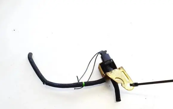 Audi A4 S4 B5 8D Turbo solenoid valve 437906283a