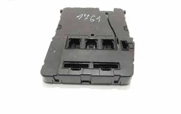 Renault Megane II Fuse module 8200305575