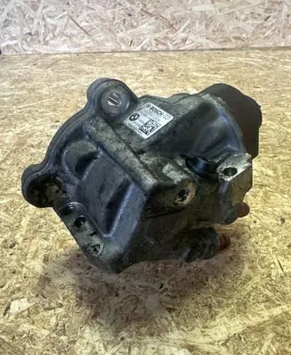 BMW 3 F30 F35 F31 Fuel injection high pressure pump 7810696 0445010517
