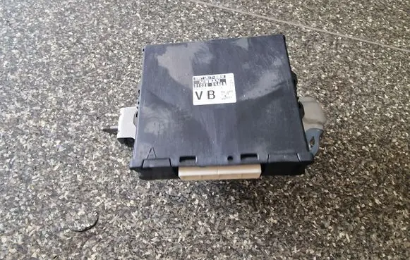 Nissan Leaf I (ZE0) Comfort/convenience module 310383NA0B