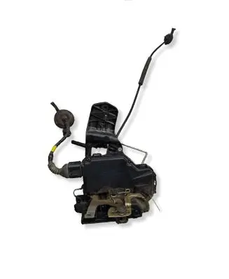 Volkswagen PASSAT B5 Front door lock 