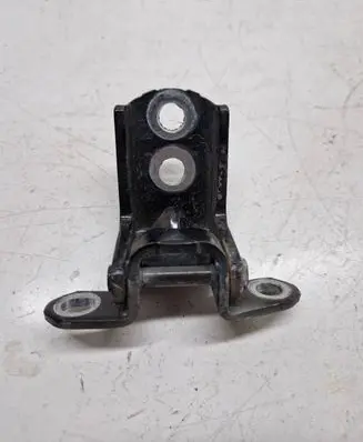 Nissan Qashqai Front door lower hinge 