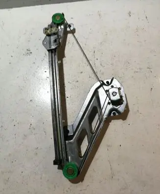 Rear door manual window regulator