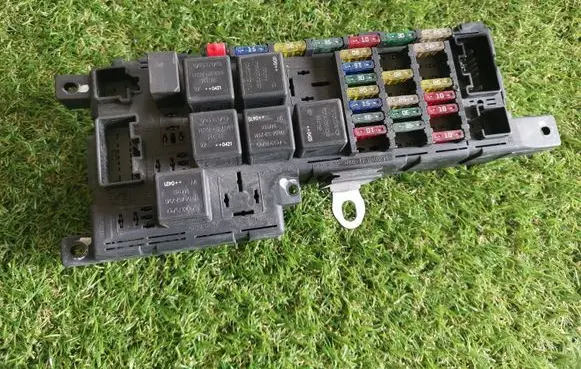 Volvo V70 Fuse box set 30728008 064204 518828108
