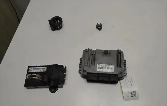 Opel Vivaro Engine control unit/module 8200935115 0281017065 P8200943317