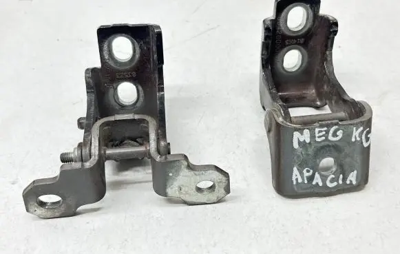 Rear door hinge set