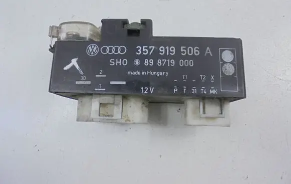 Volkswagen PASSAT B3 Fan control module 357919506A