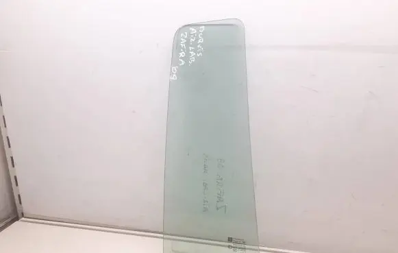 Opel Zafira B Rear vent window glass 