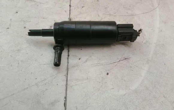 BMW 5 F10 F11 Headlight washer pump 721779202 3323525 13264011