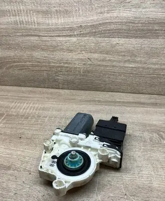 Volkswagen Touran I Rear door window regulator motor 1K0959703B 996645101