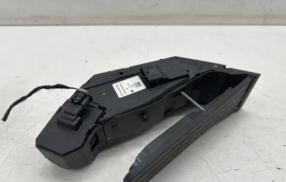 Mercedes-Benz E W213 Accelerator throttle pedal A1673000400