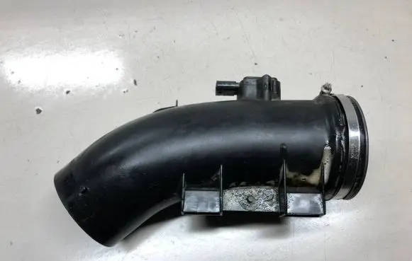 BMW 5 F10 F11 Mass air flow meter 7593624