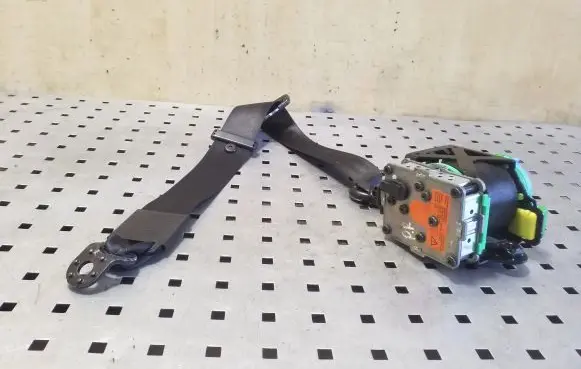 Audi TT TTS Mk2 Front seatbelt 8J8857705D