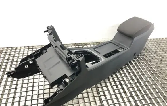 Volkswagen Golf VII Armrest 