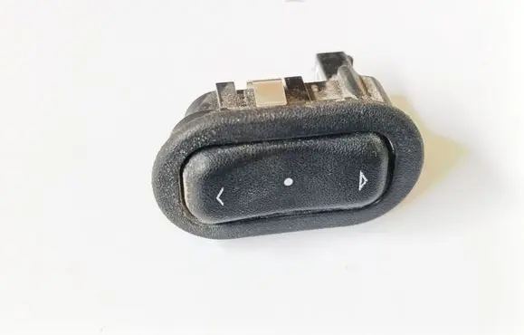 Opel Zafira A Electric window control switch 90561388