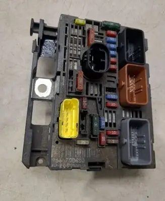 Citroen C4 I Fuse module 9666700480
