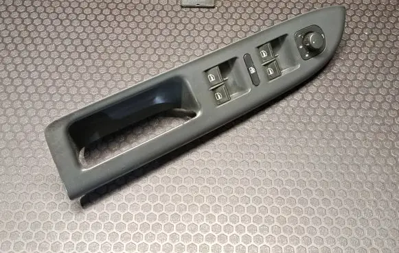 Volkswagen Golf Plus Electric window control switch 5M1867371C