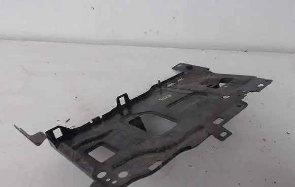 Peugeot 5008 II Battery tray aku