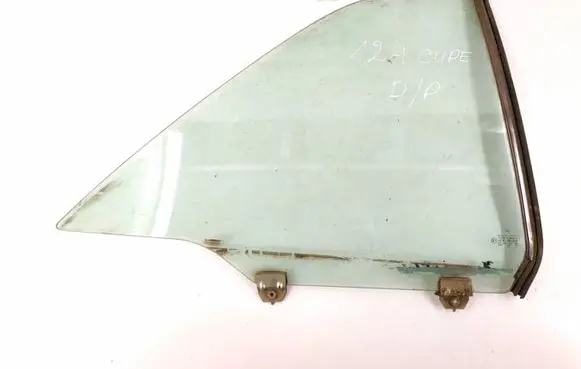 Mercedes-Benz E W124 Rear side window 1246701010 1246701039