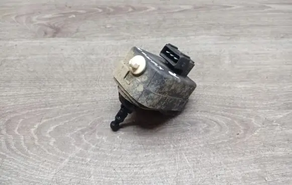 Volvo V70 Headlight level adjustment motor 