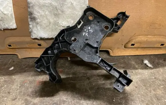 Renault Scenic II - Grand scenic II Front bumper mounting bracket 8200137496 43359