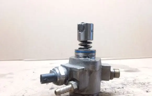 Skoda Fabia Mk3 (NJ) Fuel injection high pressure pump 04E127026BH