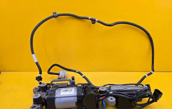 Porsche Macan (95B) Air suspension compressor/pump 15155000902 170307 A165000902