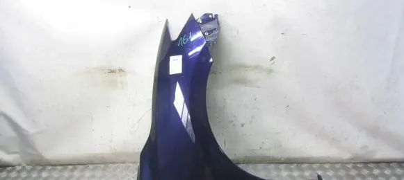 Nissan Pulsar Fender