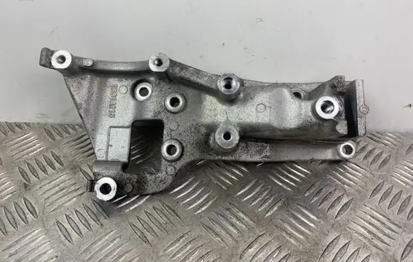 Mitsubishi Outlander Generator/alternator bracket 1801A113