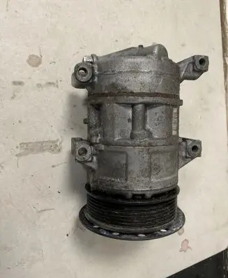 Toyota Avensis T270 Air conditioning (A/C) compressor (pump)