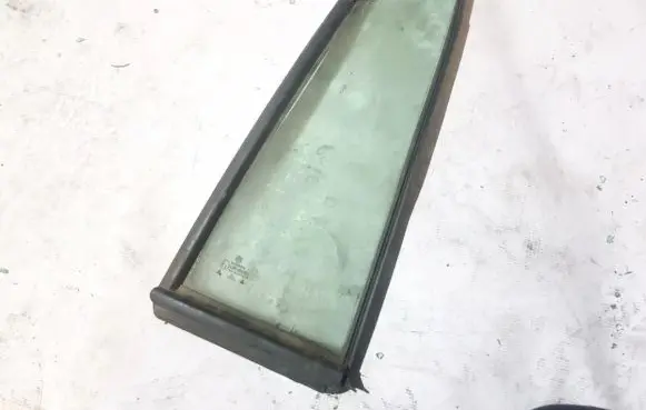 Volkswagen PASSAT B3 Rear vent window glass 