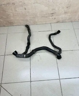 Engine coolant pipe/hose