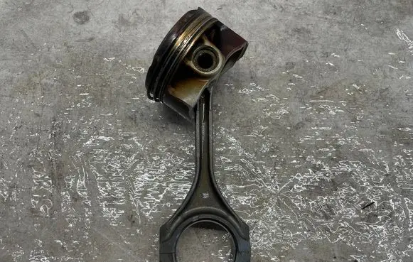 Toyota RAV 4 (XA50) Piston with connecting rod