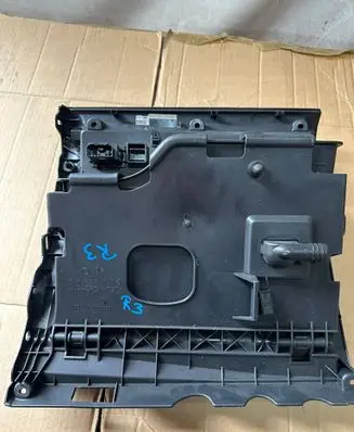 Volkswagen Tiguan Glove box 5M1857097Q