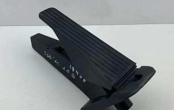 Volvo S60 Accelerator throttle pedal 32269124