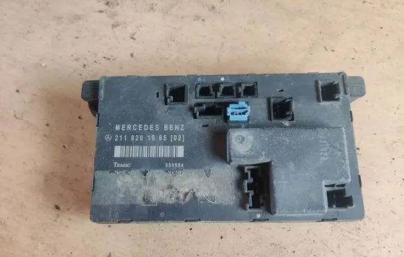 Mercedes-Benz E W211 Door control unit/module 2118201585
