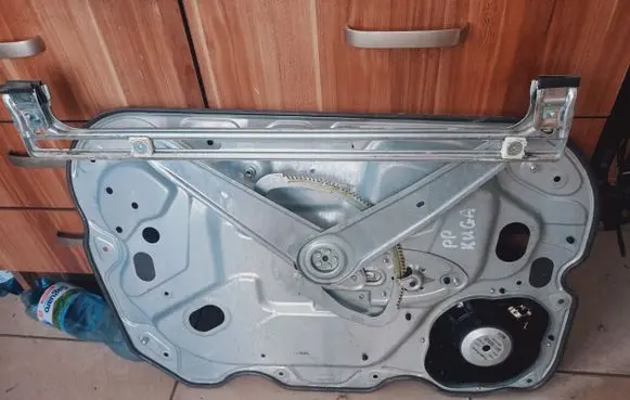 Ford Focus C-MAX Front door electric window regulator 965078101